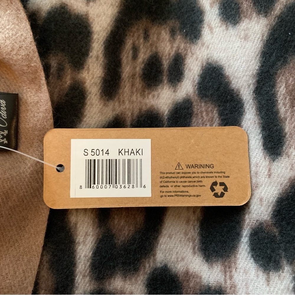 Blanket Scarf by Odiva | Leopard Print | Fringe 🤎🖤 - Picture 5 of 9